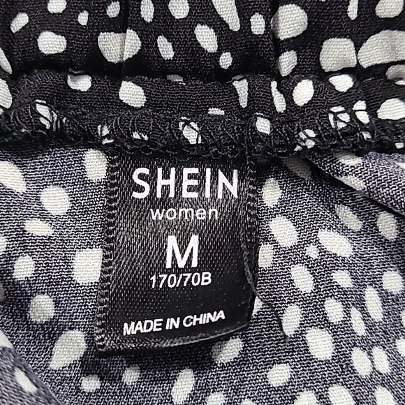Shein black w/ white pebble print skirt. Elasticized waist w/ tie. Size Medium - Picture 5 of 6